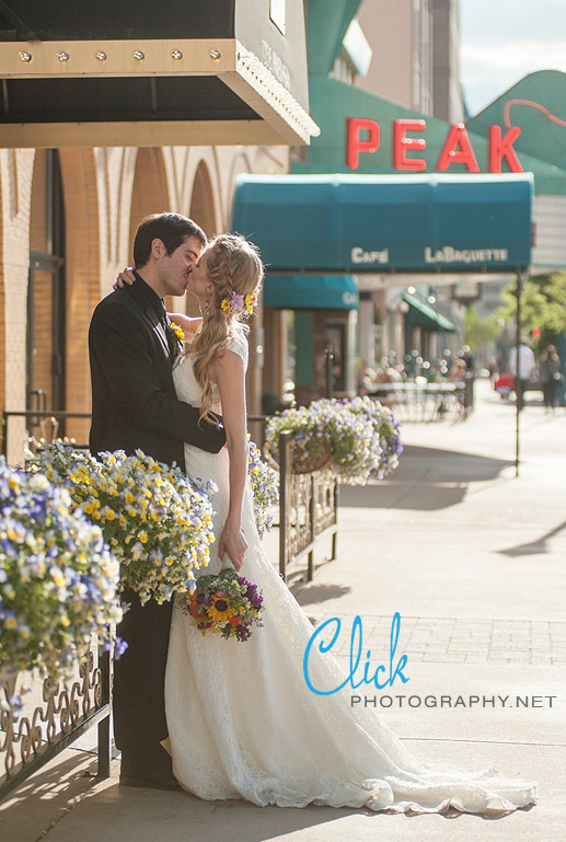 Colorado Springs wedding photographer Tamera Goldsmith (www.clickphotography.net).