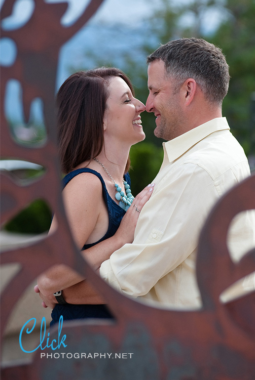 What to wear for engagement portraits (www.clickphotography.net)