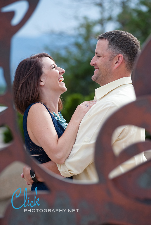 What to wear for engagement portraits (www.clickphotography.net)