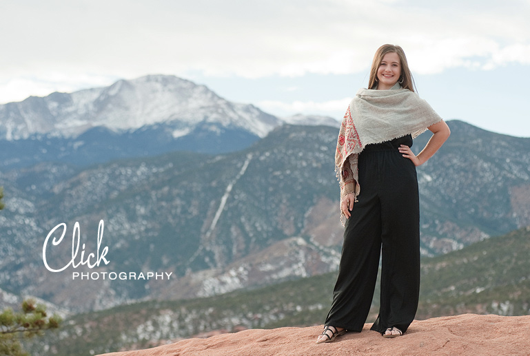 senior pictures at the Garden of the Gods