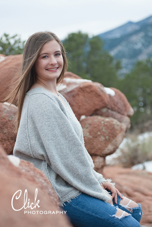 senior pictures at the Garden of the Gods